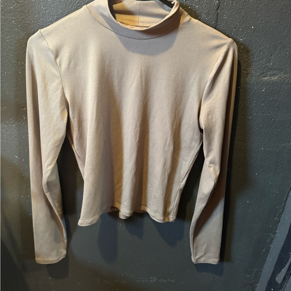 Hollister Cream Fitted Cropped Shirt with Mandarin Collar